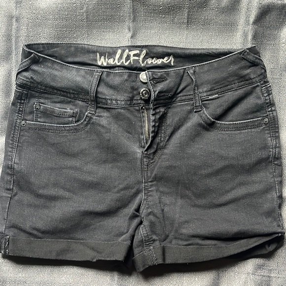 WALLFLOWER authentic denim shorts - Picture 1 of 4
